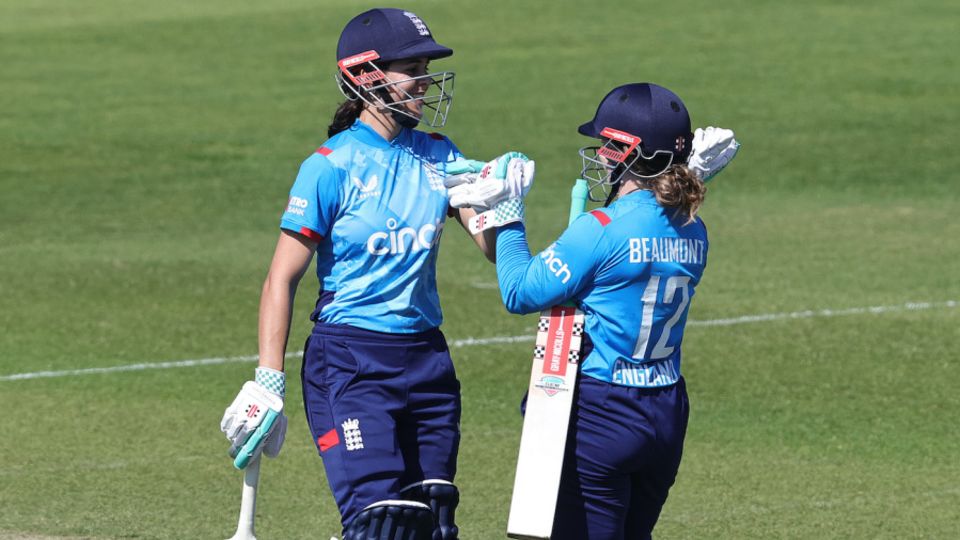 Maia Bouchier and Tammy Beaumont put up 137 off 106 balls for the opening wicket