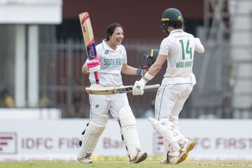 Sune Luus runs to Laura Wolvaardt to celebrate her maiden Test ton