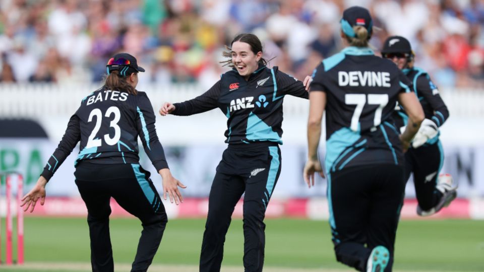 Fran Jonas added Nat Sciver-Brunt to her wickets haul