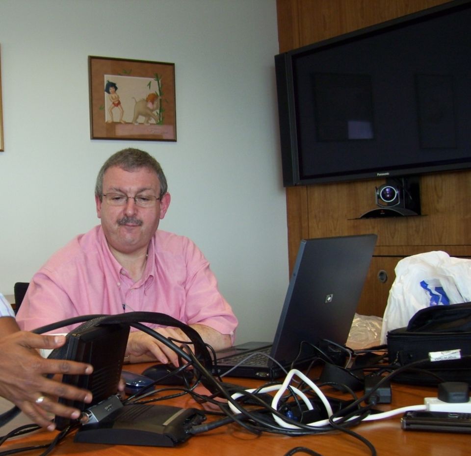 Robin Abrahams at work in the UK offices of Cricinfo in 2006