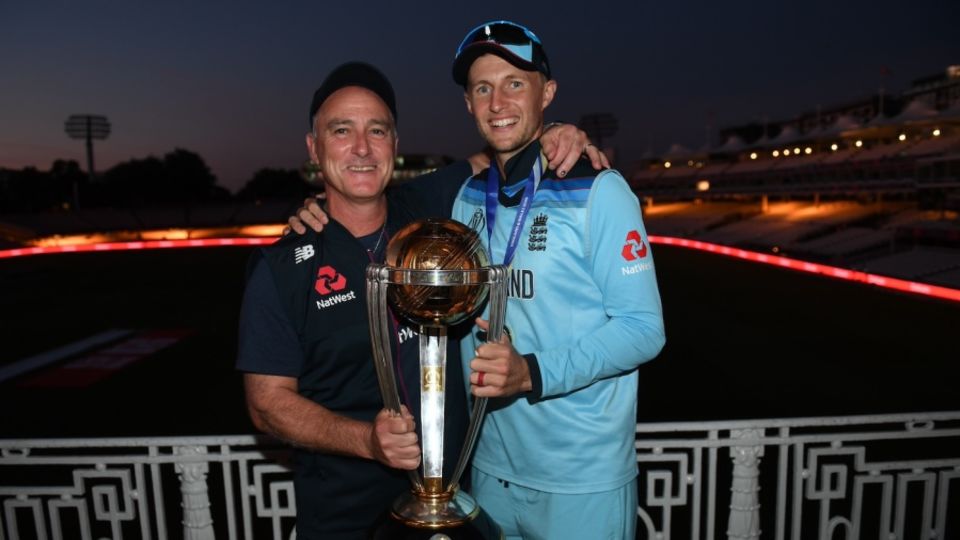 Graham Thorpe, seen here with Joe Root, was part of England's 2019 World Cup-winning coaching staff