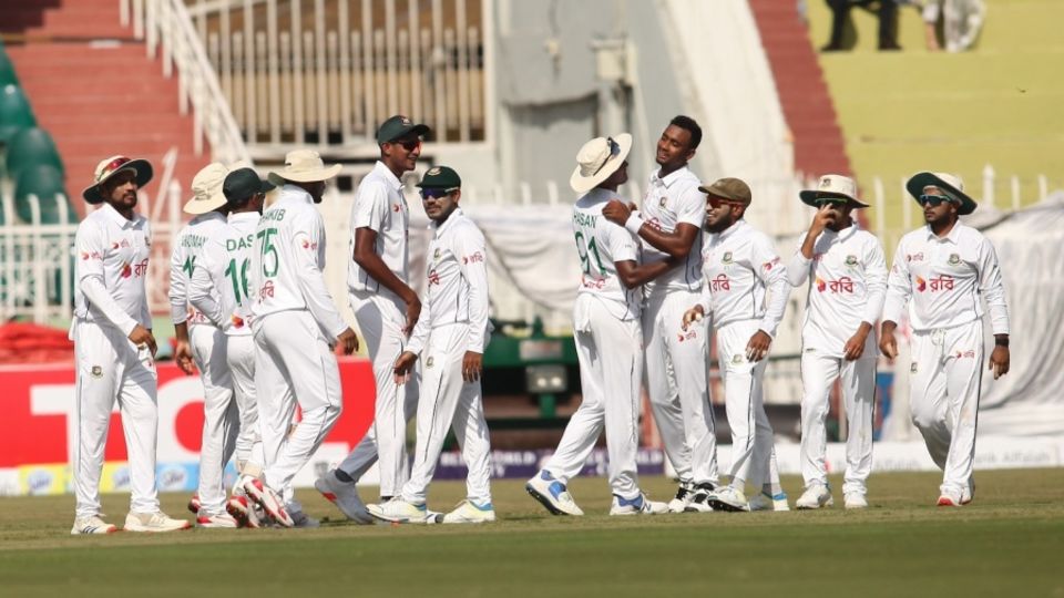 Shoriful Islam celebrates with Hasan Mahmud after getting rid of Babar Azam