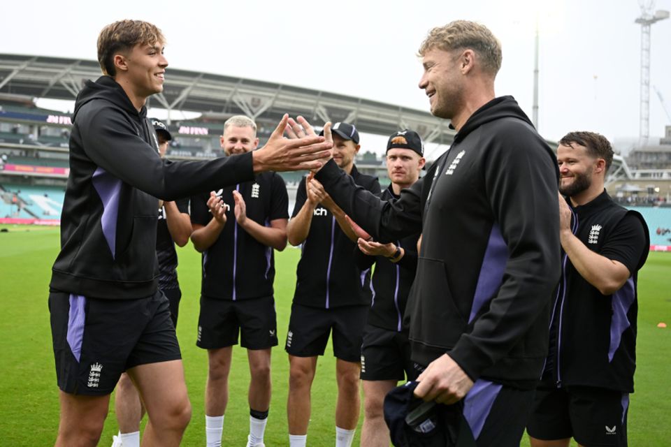 Good thing he's got a high ceiling, else he'd be knocking his head on it: 6' 7" Josh Hull gets his Test cap from Andrew Flintoff
