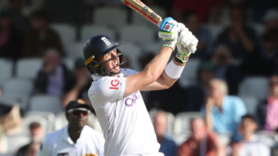 Jamie Smith pulls over square leg for six