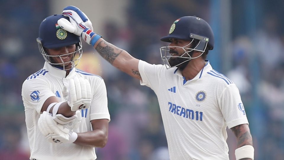 Virat Kohli is clearly happy with what Yashasvi Jaiswal is doing