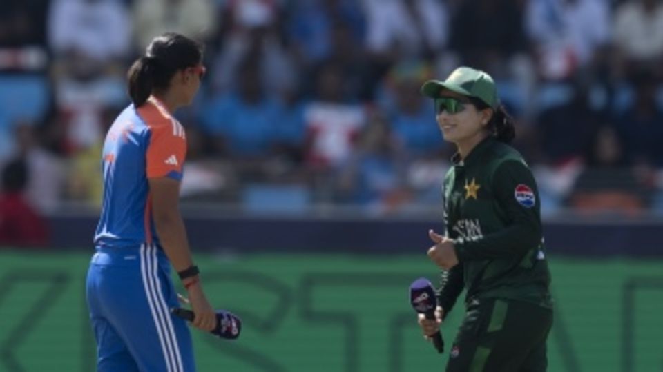 Harmanpreet Kaur and Fatima Sana got together at the toss
