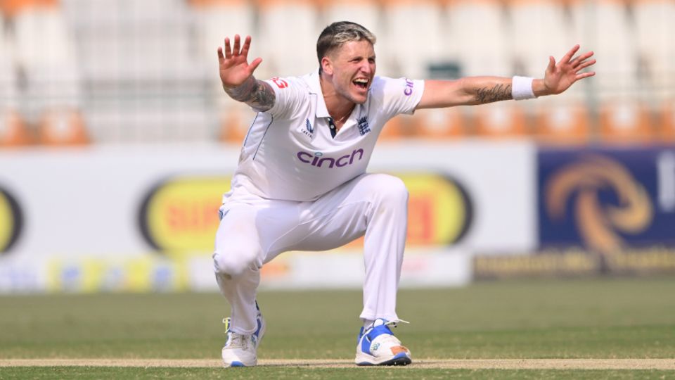Brydon Carse appeals for the wicket of Aamer Jamal, his second in Test cricket