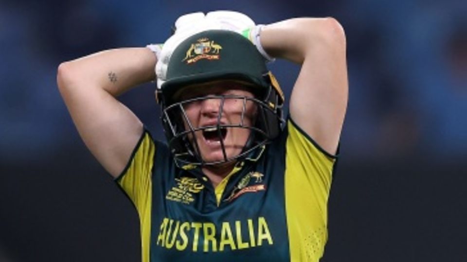 Alyssa Healy winces in pain