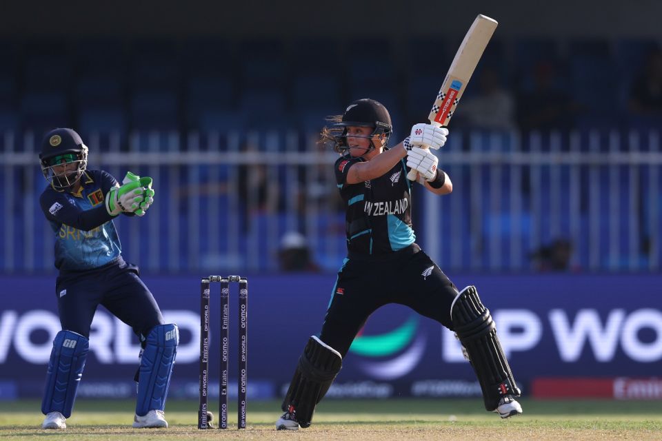 Amelia Kerr followed up her 2 for 13 with 34 not out off 31