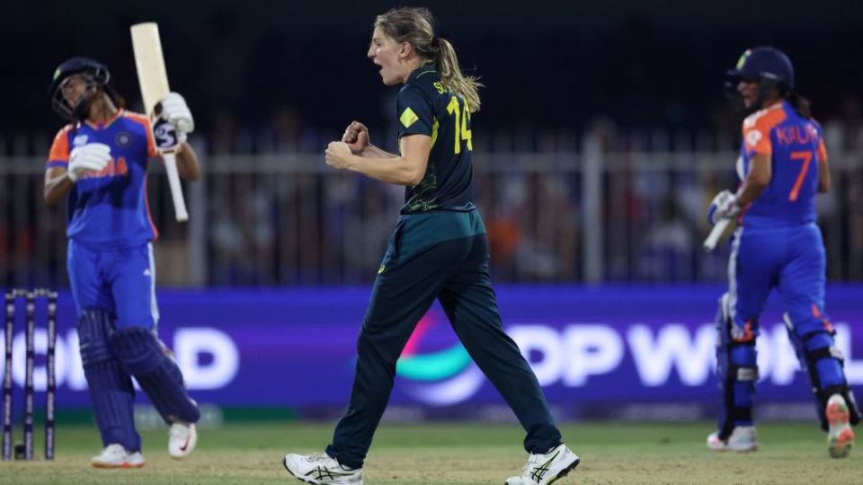 Annabel Sutherland held her nerve in the final over