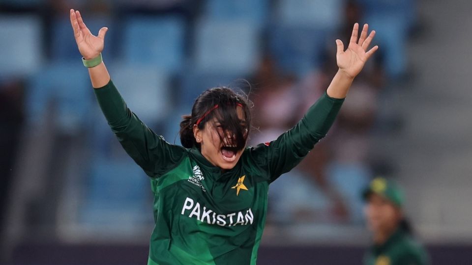 On Fatima Sana's young shoulders rests Pakistan's hopes now