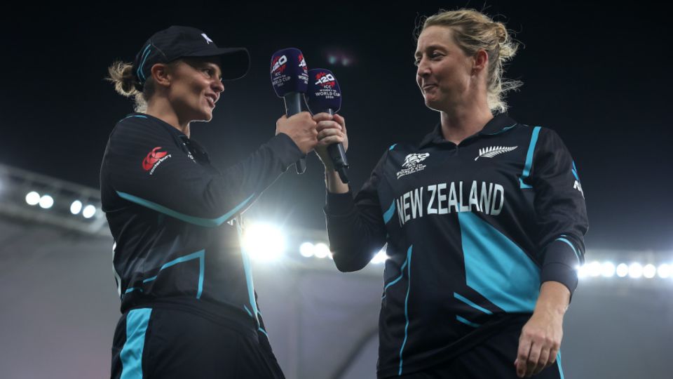 Suzie Bates and Sophie Devine toast New Zealand's semi-final sealing win