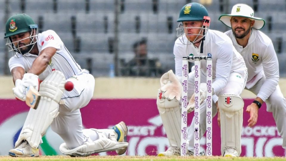 Mehidy Hasan Miraz's fifty took Bangladesh into the lead