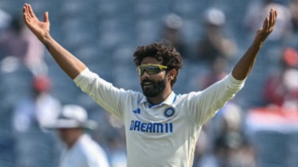 Ravindra Jadeja struck twice early on the third morning
