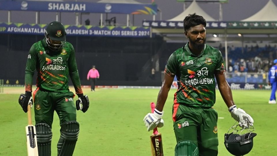 Debutant Jaker Ali made a quick-fire 27-ball 37 to lift Bangladesh to 252
