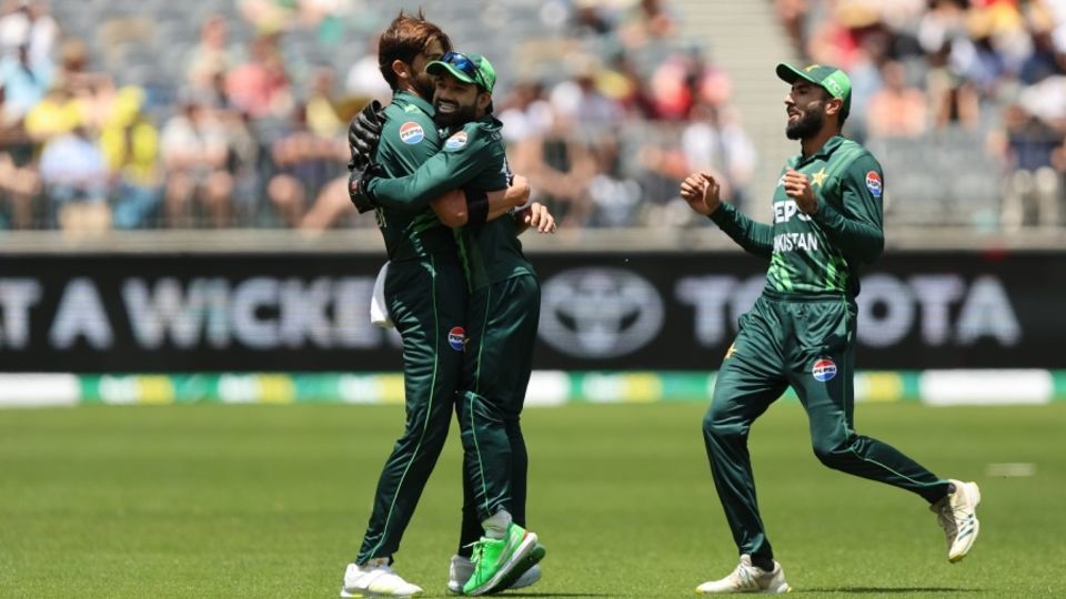 Shaheen Shah Afridi returned three wickets despite hurting his hand during Australia's innings