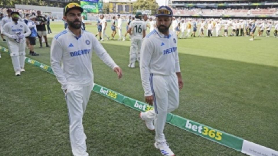 Senior batters Virat Kohli and Rohit Sharma walk back after India's loss