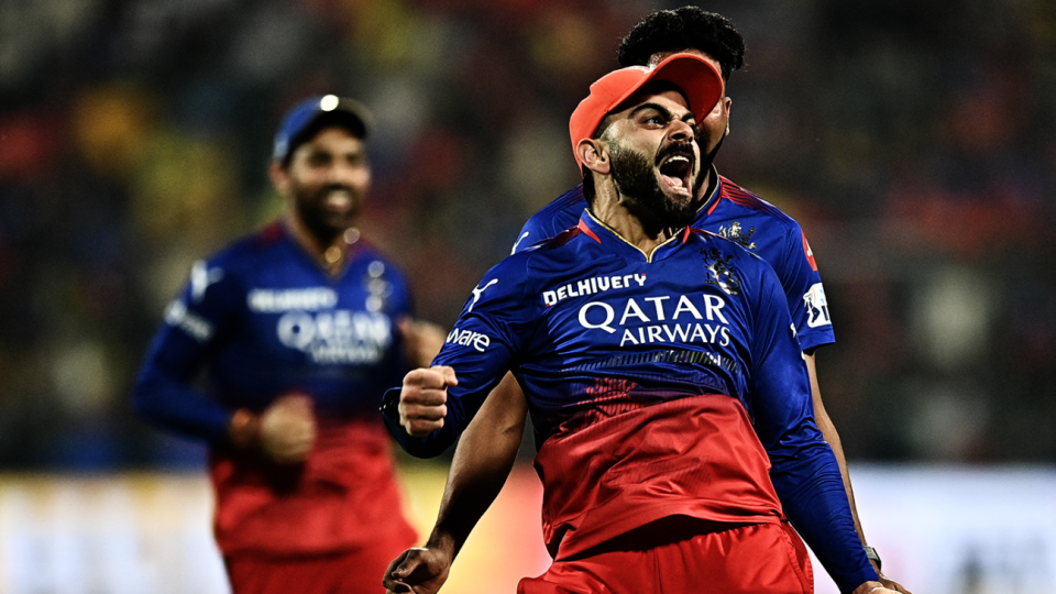 Virat Kohli celebrate his catch to dismiss Daryl Mitchell