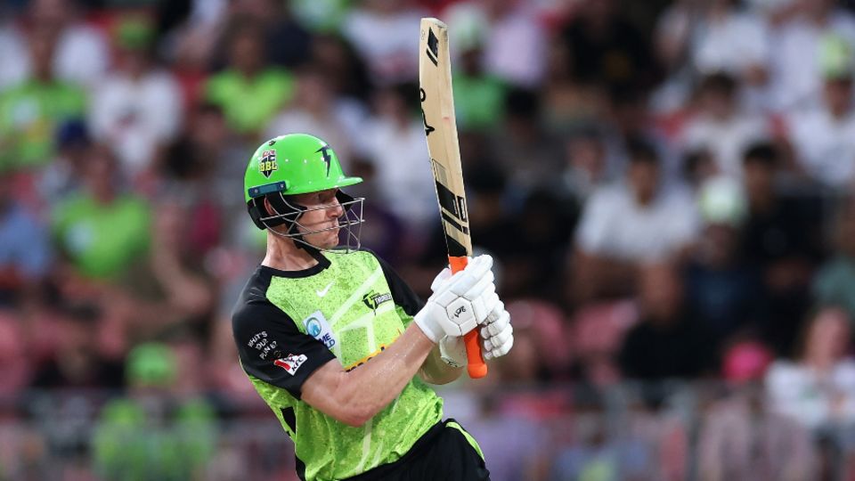 Cameron Bancroft top scored for Sydney Thunder with 70 off 52