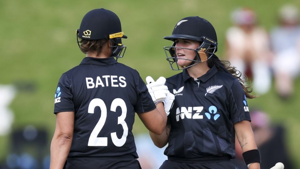 Suzie Bates and Amelia Kerr gave the chase a steady start
