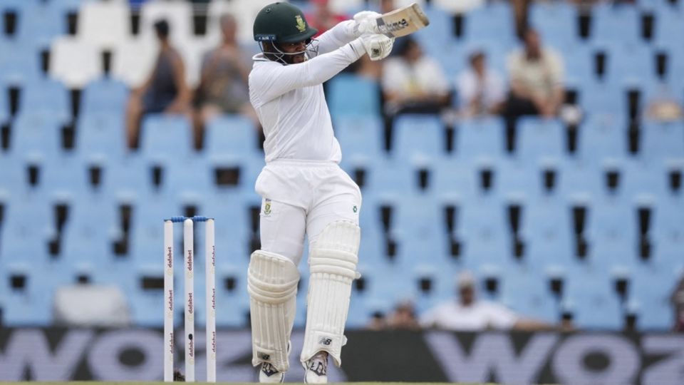 Temba Bavuma pulls away a short one