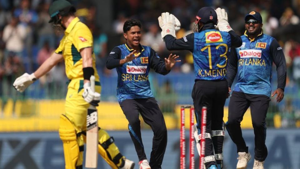 Dunith Wellalage knocked over Steve Smith