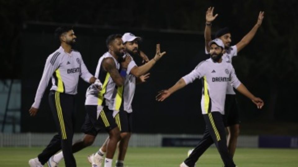 Shryas Iyer, Hardik Pandya, Rohit Sharma, Ravindra Jadeja and Arshdeep Singh at practice