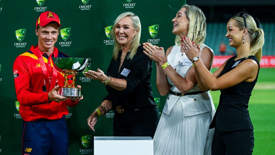 Jane Jones, Phoebe Jones and Augusta Jones present Nathan McSweeney with the Dean Jones Trophy