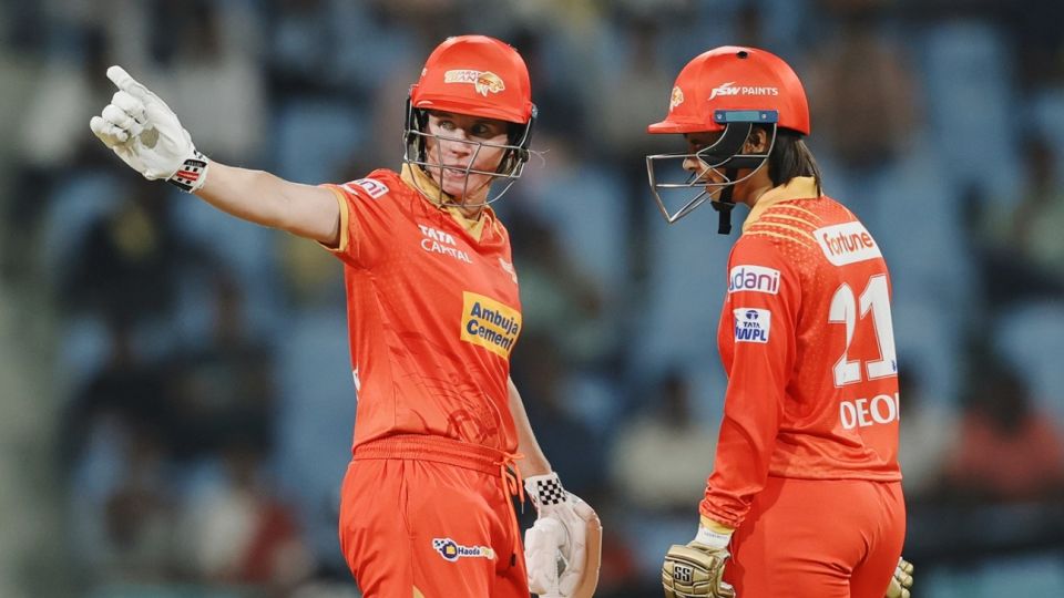 Beth Mooney and Harleen Deol steadied Gujarat Giants after an early blow