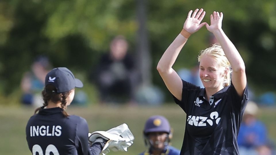 Hannah Rowe completed a four-wicket haul