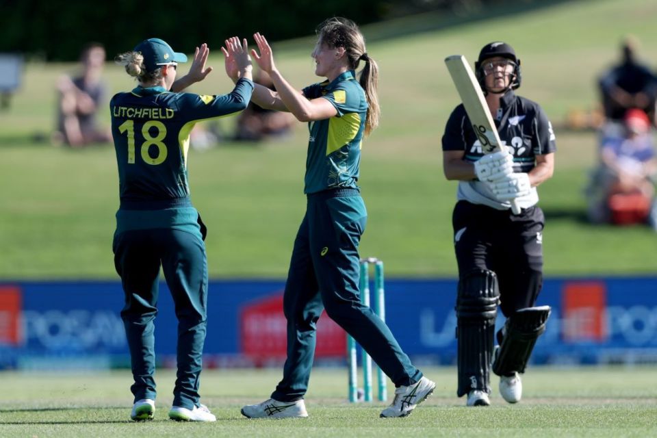 Annabel Sutherland ripped through New Zealand's top order