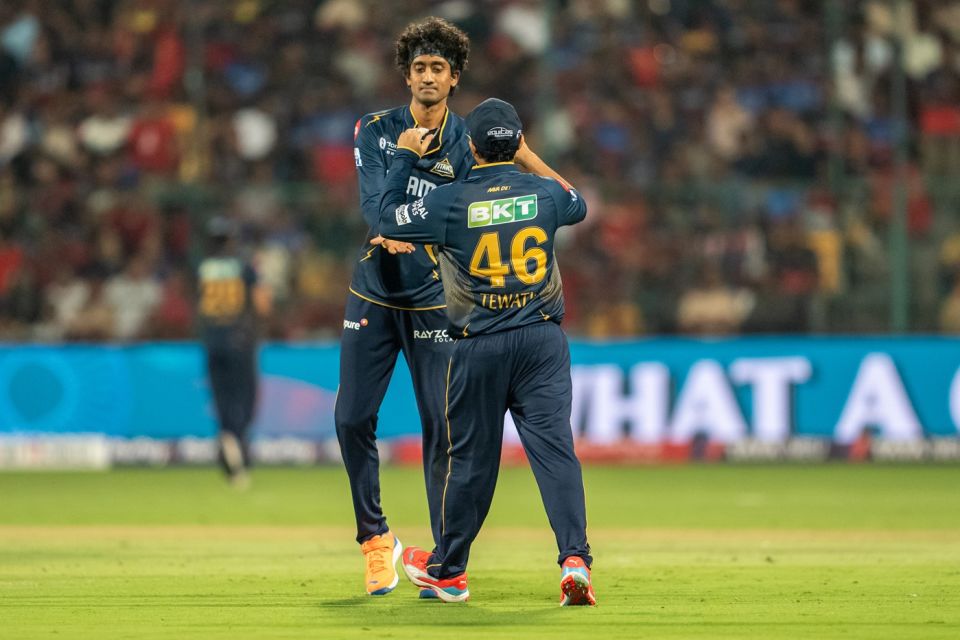 R Sai Kishore celebrates Jitesh Sharma's wicket with Rahul Tewatia