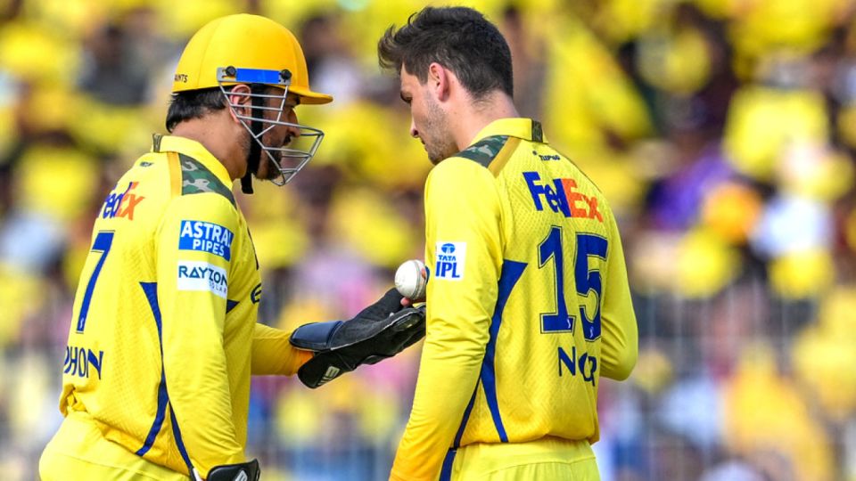 Noor Ahmad has a chat with MS Dhoni