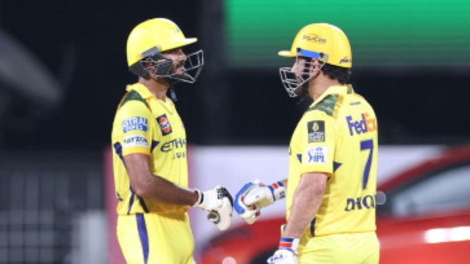 Vijay Shankar and MS Dhoni added 84 runs for the sixth wicket