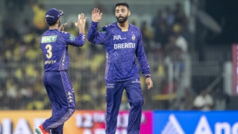 Varun Chakravarthy celebrates with Ajinkya Rahane