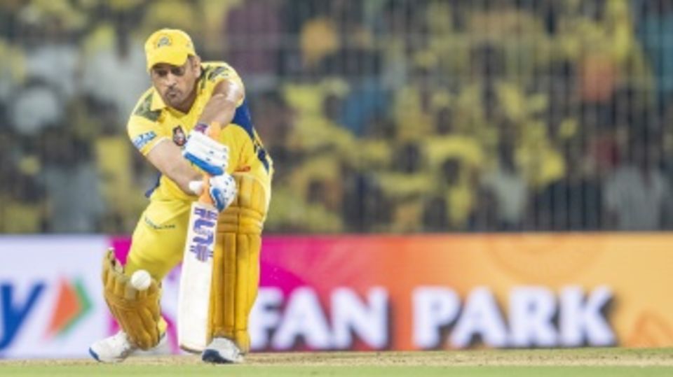 MS Dhoni pushes forward
