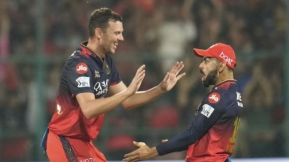 Josh Hazlewood and Virat Kohli celebrate after seeing the back of Shreyas Iyer