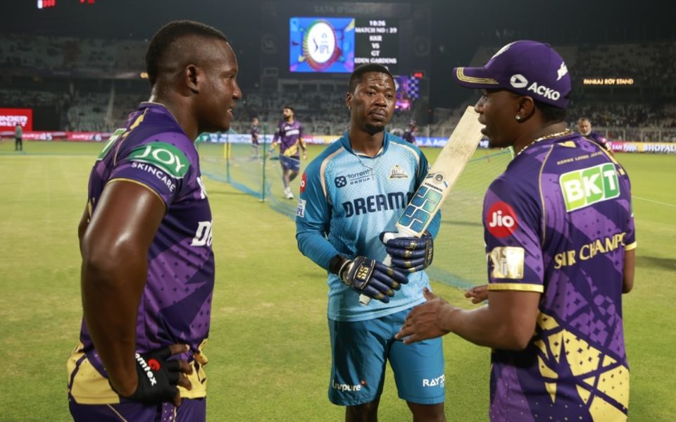 Rutherford (centre) chats with Rovman Powell (left) and Dwayne Bravo, who has had a big impact on Rutherford's career: "Ever since he came to the [CPL] squad, he was like, you're going to bat at No. 4. He gave me that role"