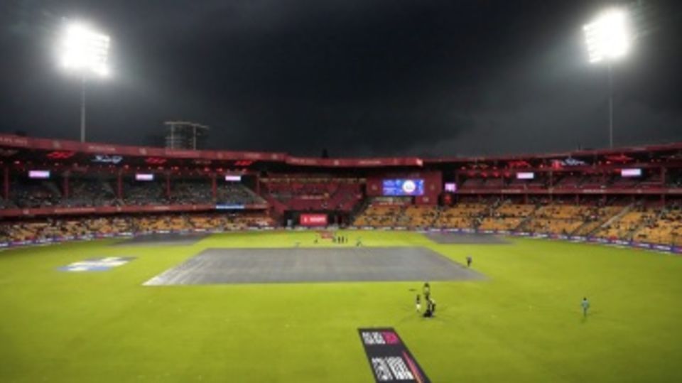Rain at the Chinnaswamy delayed proceedings