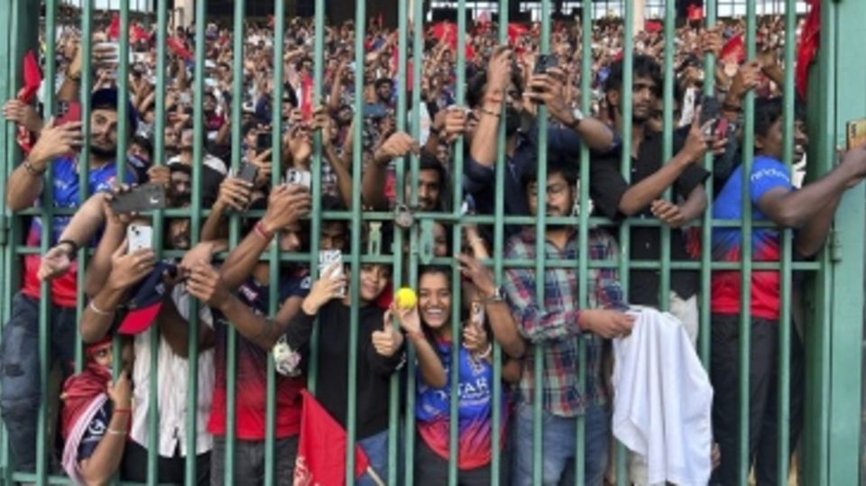 RCB fans turned up in big numbers to get a piece of the players