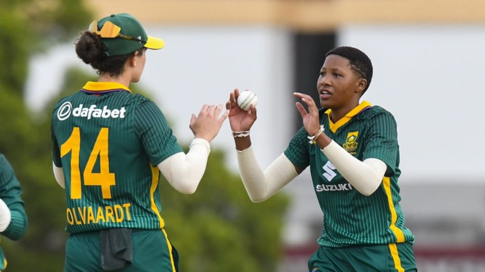 Ayanda Hlubi picked up three wickets