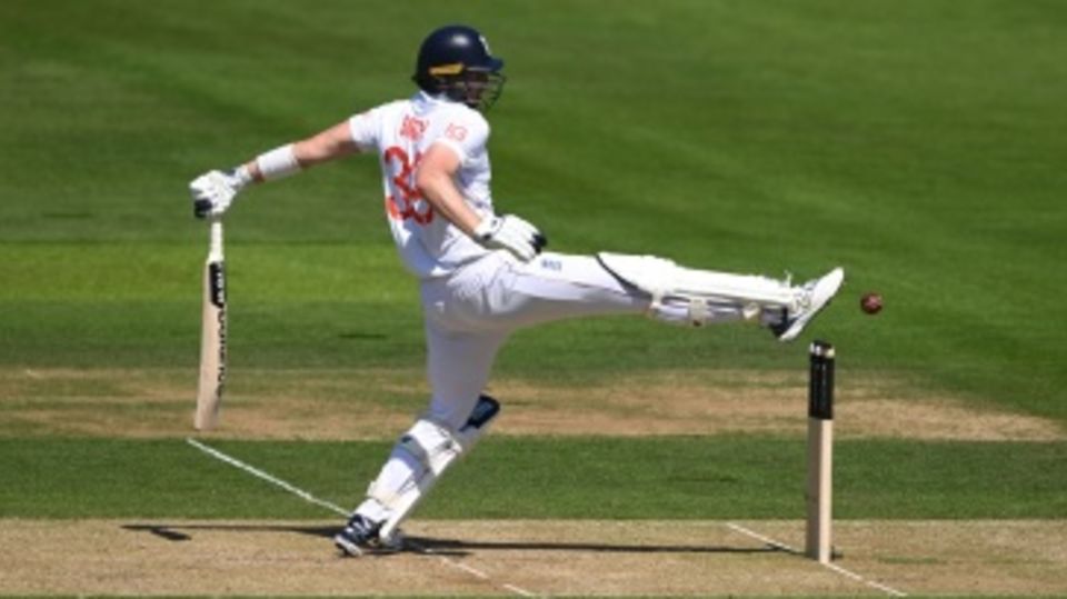 Jamie Smith kicks one away