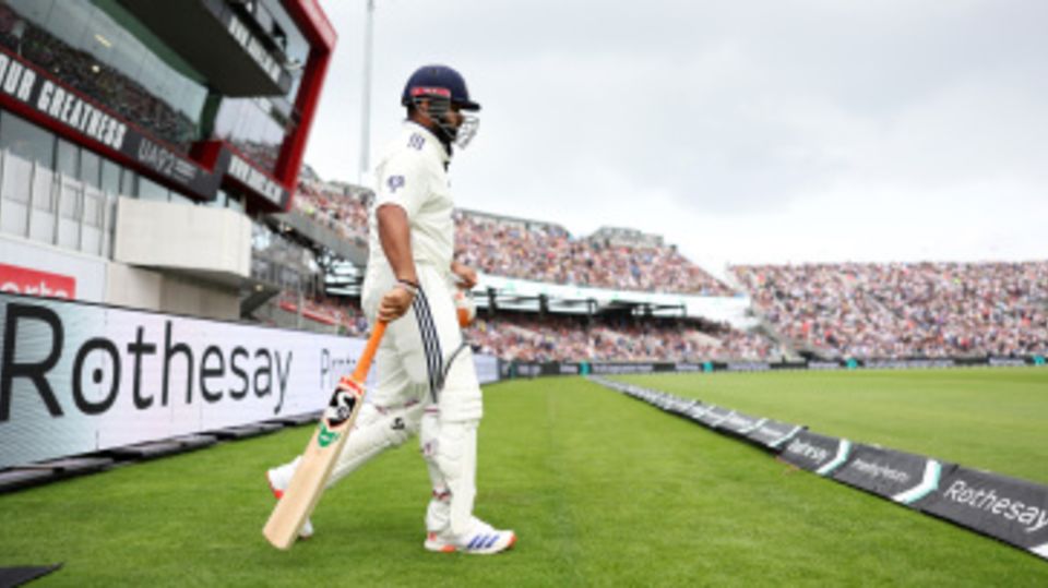 Rishabh Pant walks out to bat despite his injured foot