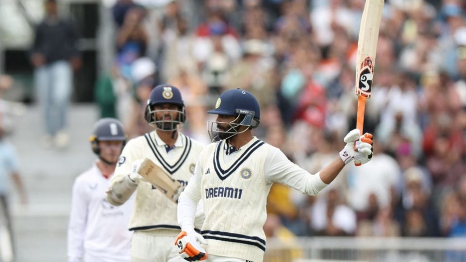 Ravindra Jadeja and Washington Sundar kept England waiting, and waiting, and waiting...