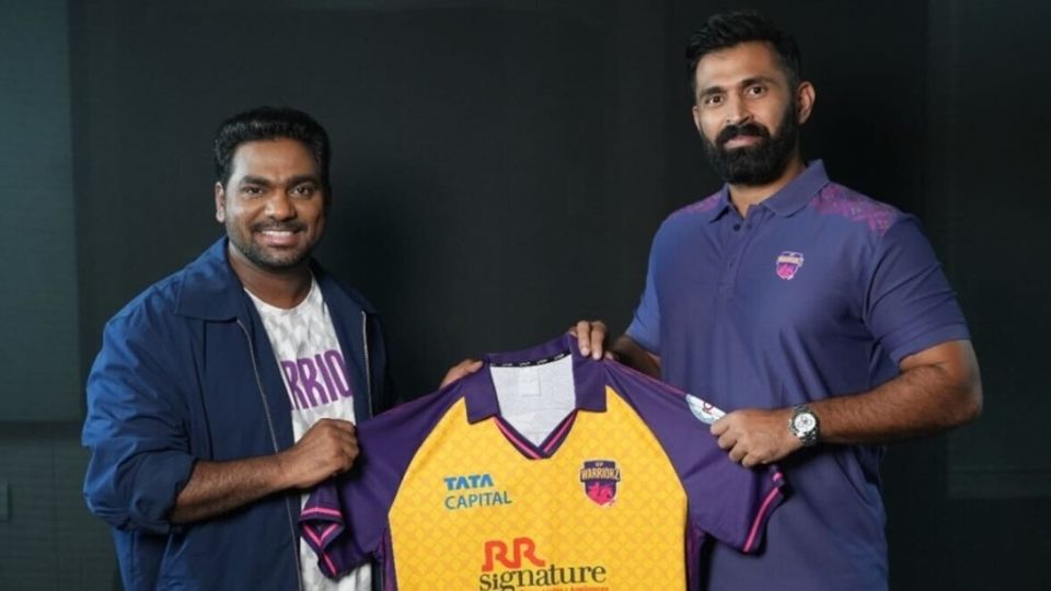 Head coach Abhishek Nayar with Zakir Khan, UP Warriorz' chief journey officer