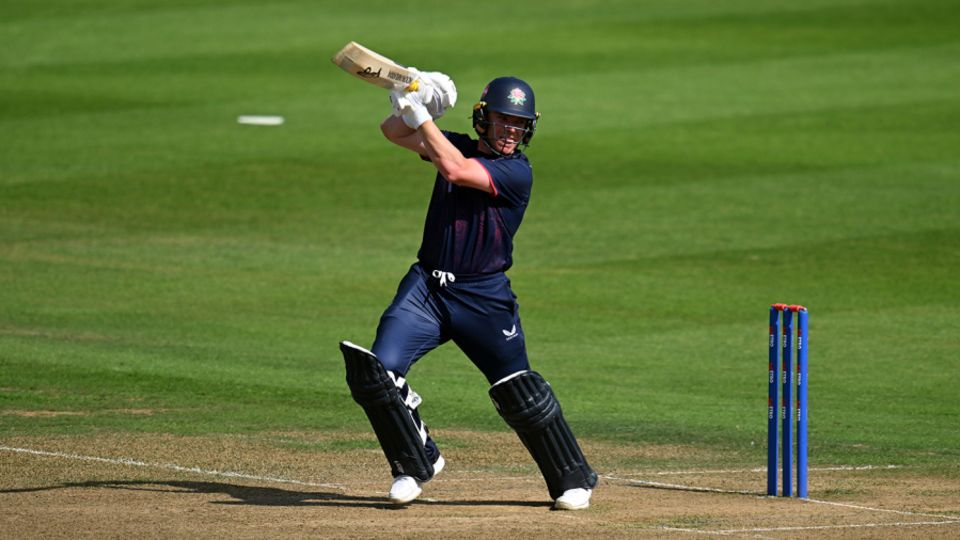 Harris made Leicestershire pay for their profligacy