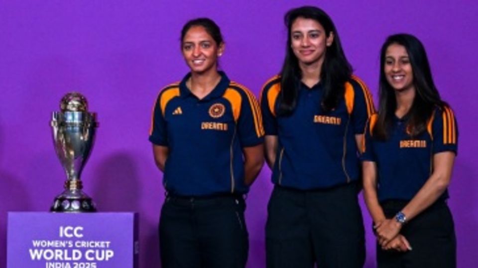 Harmanpreet Kaur, Smriti Mandhana and Jemimah Rodrigues pose with the ODI World Cup trophy