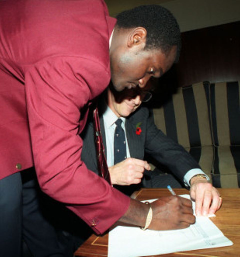 Hooper signs the agreement between board and players and the tour is back on