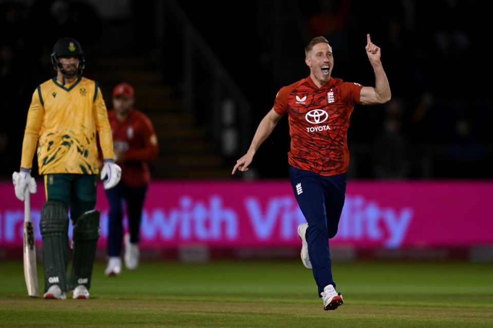 Luke Wood claimed Ryan Rickelton for a first-ball duck