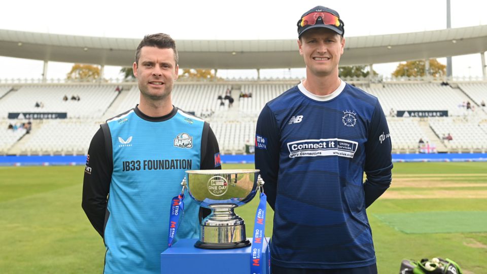 Worcestershire's Jake Libby and Hampshire's Nick Gubbins pose with the trophy ahead of the 2025 final